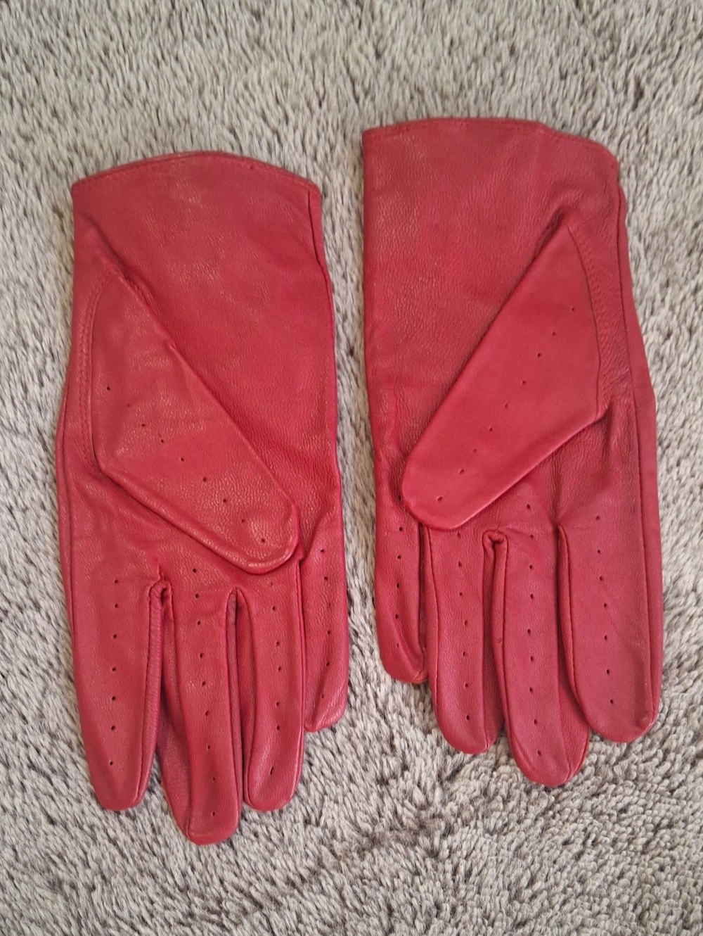Red Goat Skin Leather Driving Gloves - Picture 3 of 6